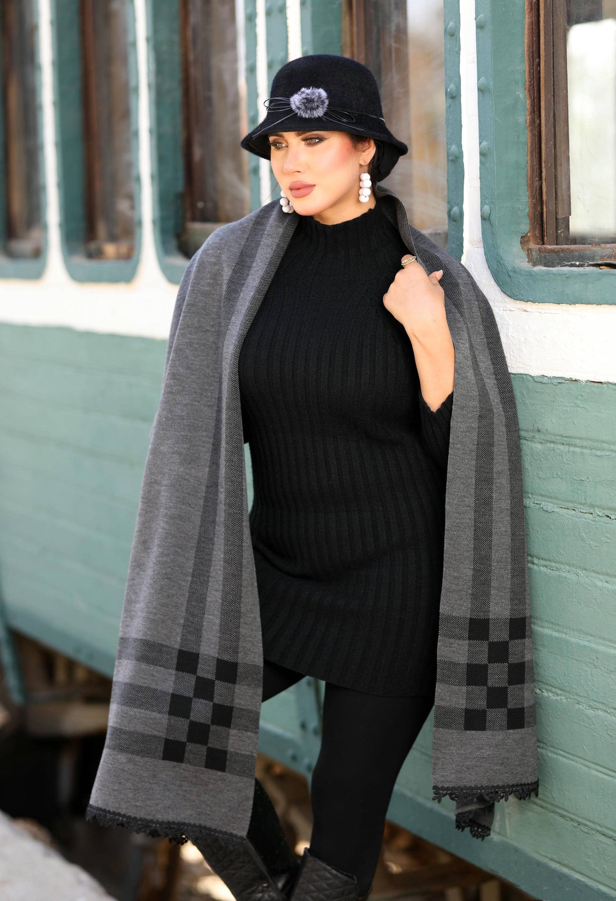 Knitted Checkered Shawl – 5005