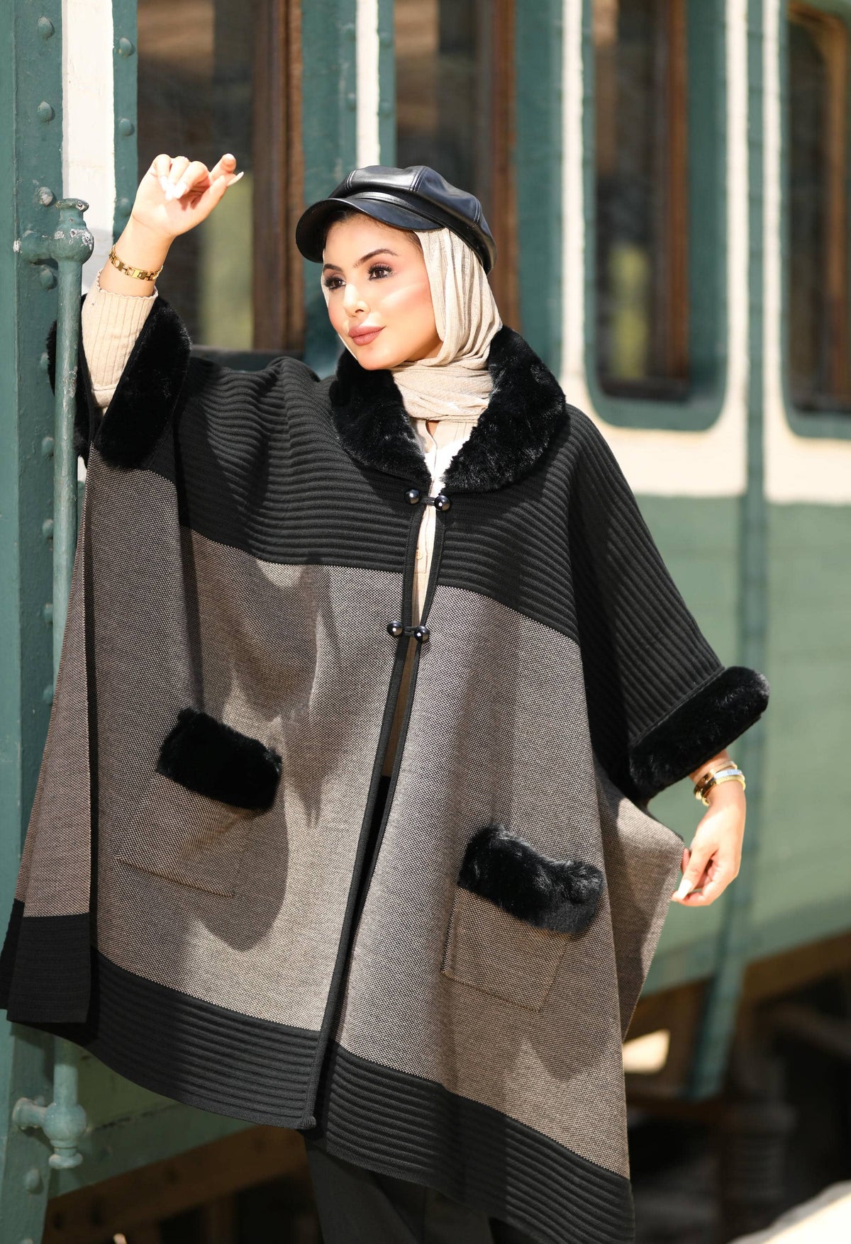 Poncho with Pockets & Fur – 50025