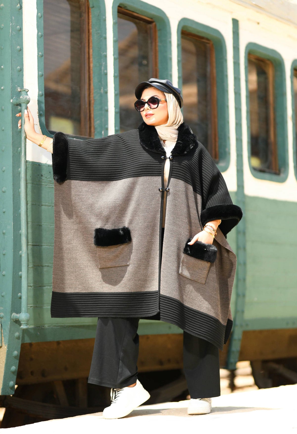 Poncho with Pockets & Fur – 50025
