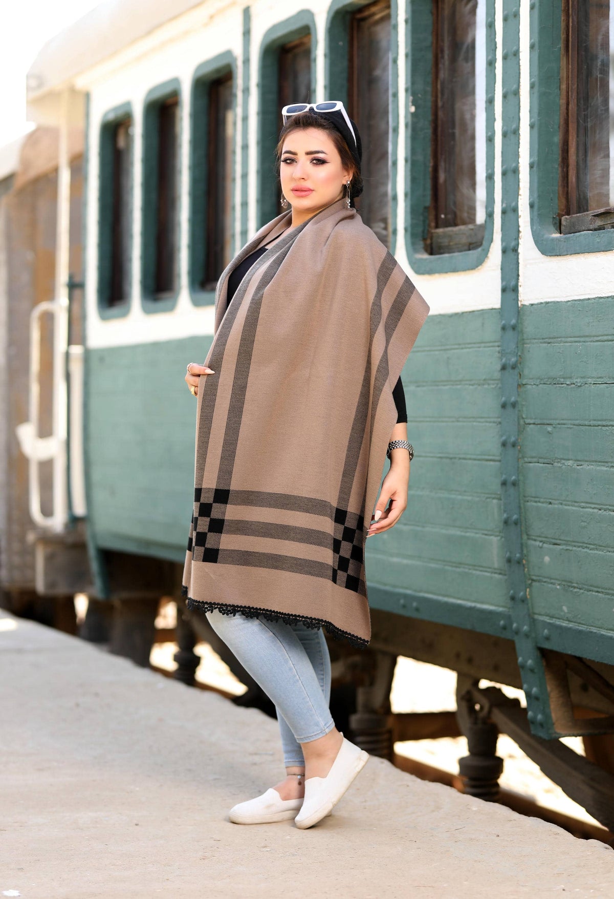 Knitted Checkered Shawl – 5005