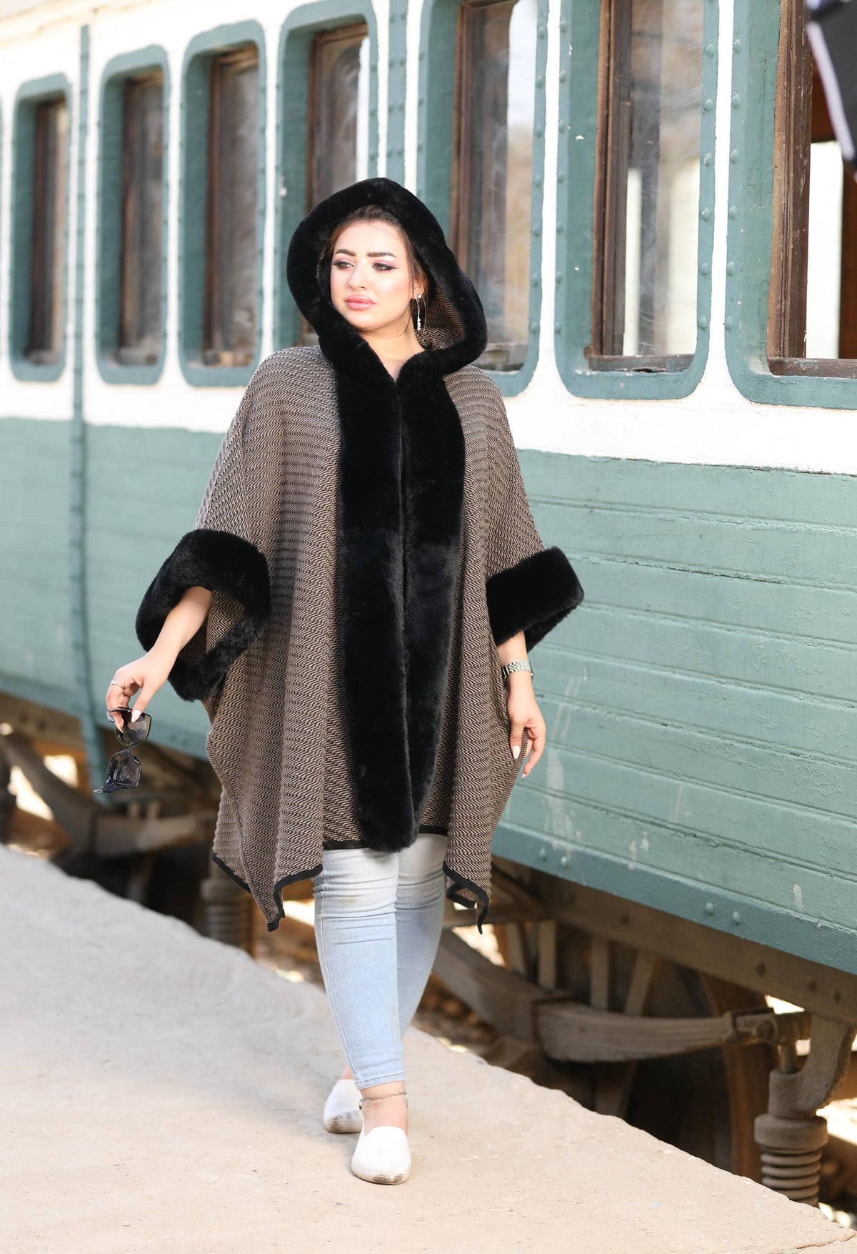 Knitted Cap with Faux Fur – 50013